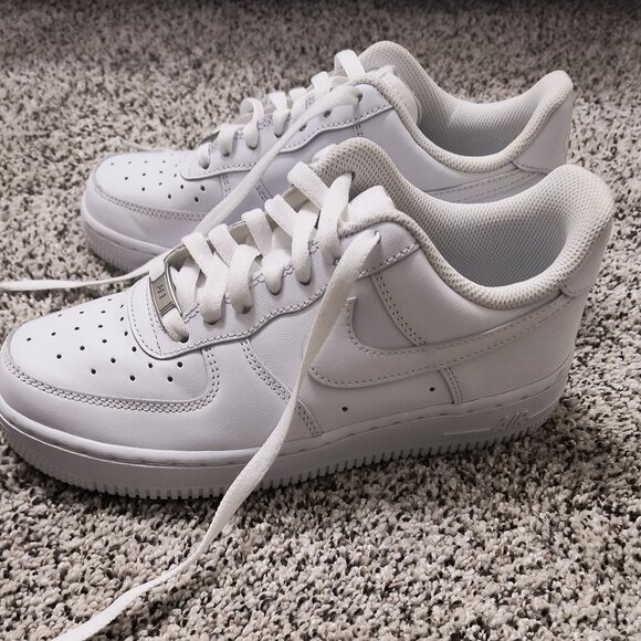 Nike Air Force 1 '07 LE Low Women's Size 7 - Picture 7 of 8